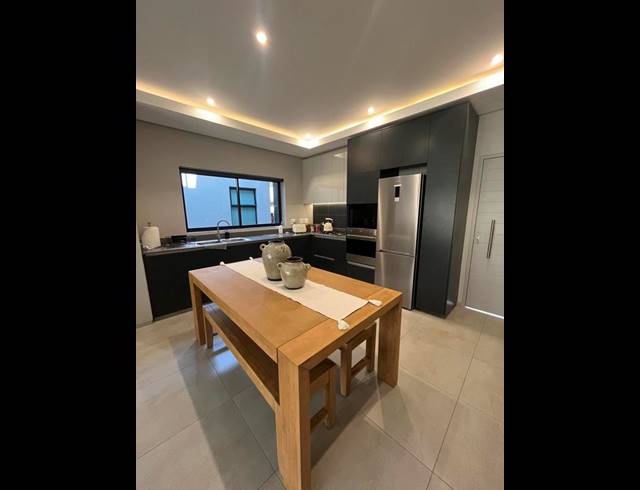 2 BEDROOM APARTMENT FOR SALE IN MENLO PARK